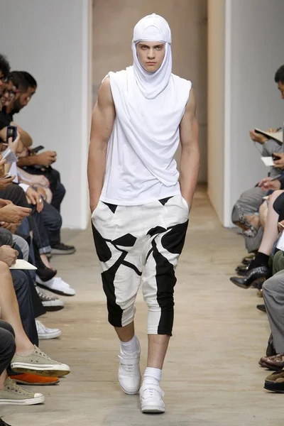 Look 10